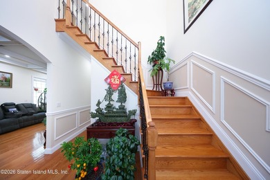 Spacious two-family Side Hall Colonial located on a quiet - photo 5