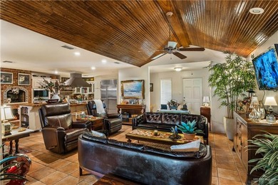 Beautiful home with alot of character in Progresso Lakes. It - photo 4