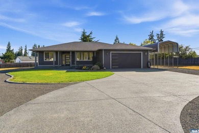 Beautiful custom home with those amazing mountain views to enjoy - photo 1