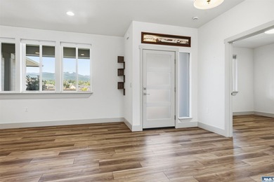 Beautiful custom home with those amazing mountain views to enjoy - photo 6