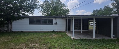 Investor special! This 3-bedroom, 2-bath home is ready to be - photo 7