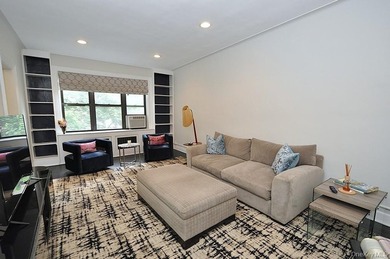 Elegant & spacious prewar 2 bed, 2 bath corner unit in The - photo 2