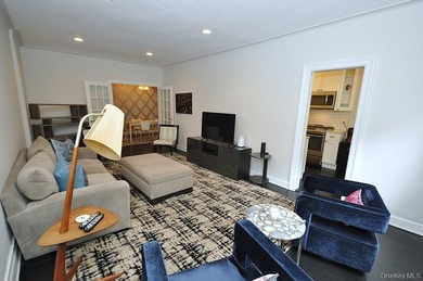 Elegant & spacious prewar 2 bed, 2 bath corner unit in The - photo 9