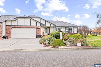 Beautiful home on a desirable corner lot in Sequim's - photo 1