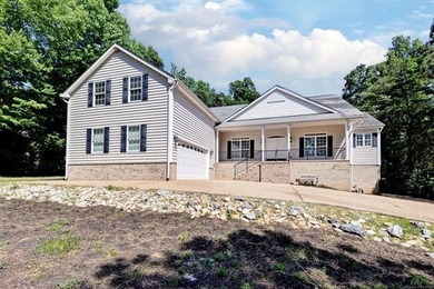 Versatile, Spacious, Move-In Ready - With NO HOA in the heart of - photo 1