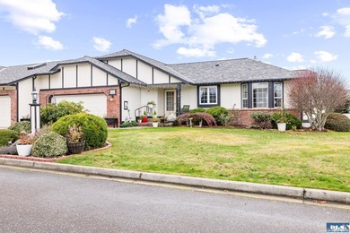 Beautiful home on a desirable corner lot in Sequim's - photo 2