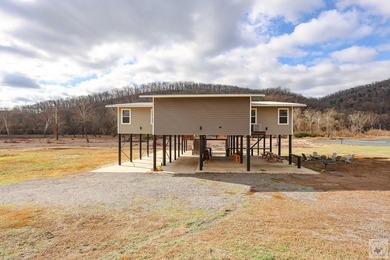 Riverfront cabin in Glenwood, Arkansas with great views, lots of - photo 2