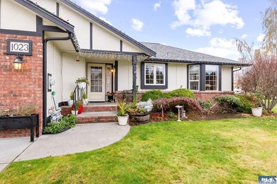 Beautiful home on a desirable corner lot in Sequim's - photo 3