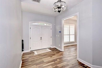 Versatile, Spacious, Move-In Ready - With NO HOA in the heart of - photo 5