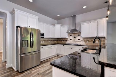 Versatile, Spacious, Move-In Ready - With NO HOA in the heart of - photo 10