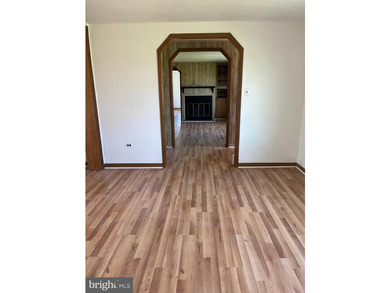 This completely remodeled home features 3 Spacious bed- rooms, 2 - photo 8