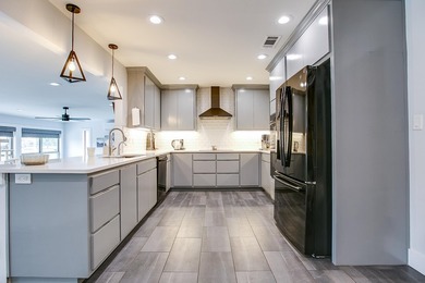 Completely remodeled 3-bedroom, 3-bathroom lake house offering - photo 10