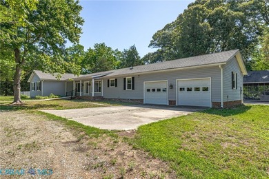 Charming waterfront property located at 178 Greenfield Rd. in - photo 2