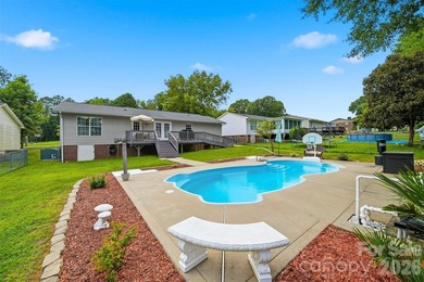927 Victoria Avenue is a truly rare offering: an UPDATED, RANCH - photo 7