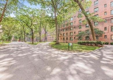 Realtors, please call ShowingTime for shows. Parkchester South - photo 18