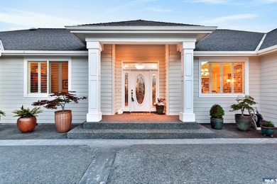 Experience refined Northwest living in this meticulously - photo 3