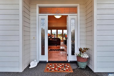 Experience refined Northwest living in this meticulously - photo 4
