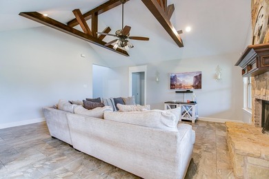 Beautiful 5 Bedroom, 3 Bath brick home on 1.05 fenced in acre - photo 7