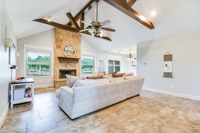 Beautiful 5 Bedroom, 3 Bath brick home on 1.05 fenced in acre - photo 9