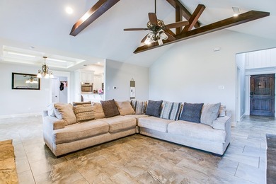 Beautiful 5 Bedroom, 3 Bath brick home on 1.05 fenced in acre - photo 10