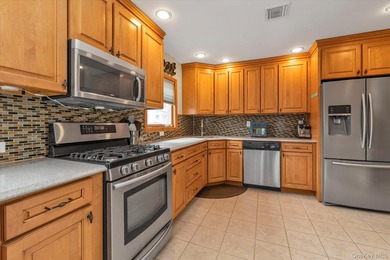 Bellmore water view 4-bedroom 2 bath colonial. Two 1st floor - photo 5