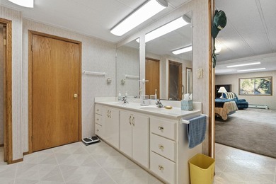 Versatile country property on 2.49 acres surrounded by beautiful - photo 17