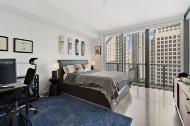 Most desirable 2 bed / 2.5 bath South-East corner unit at Reach