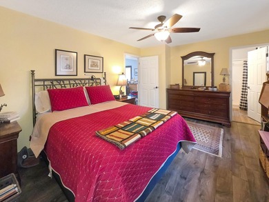 Well-maintained and stylish 2 bedroom, 3 bath home situated on a - photo 18