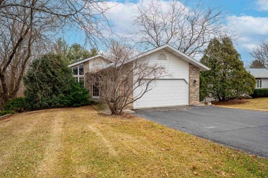 Lake Home For Sale in Lake Summerset, Illinois