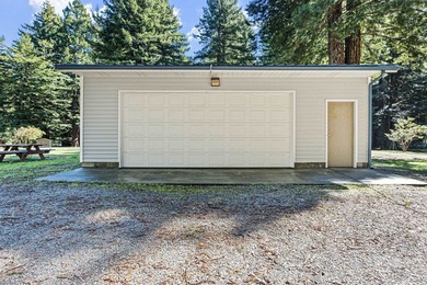 Versatile country property on 2.49 acres surrounded by beautiful - photo 23