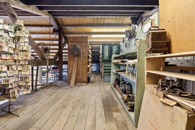Versatile country property on 2.49 acres surrounded by beautiful - photo 36