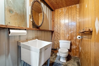 Versatile country property on 2.49 acres surrounded by beautiful - photo 37