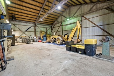 Versatile country property on 2.49 acres surrounded by beautiful - photo 38