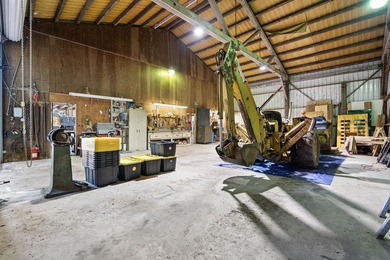 Versatile country property on 2.49 acres surrounded by beautiful - photo 39