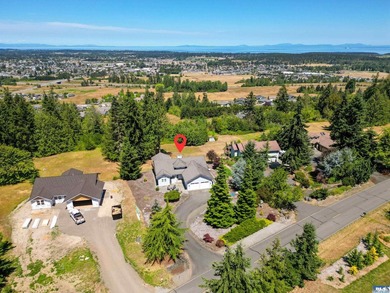 Exceptional Bell Hill home in the highly sought-after Highland - photo 2
