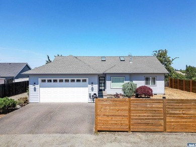 Lovely three bedroom mountain view home in the heart of - photo 1