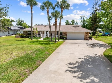 Fantastic FOUR-bedroom THREE- bath pool home situated on a 0.732 - photo 2