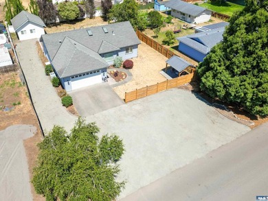 Lovely three bedroom mountain view home in the heart of - photo 2