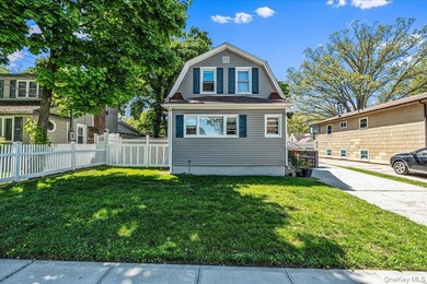 Welcome to this spacious and inviting Colonial in Freeport - photo 3