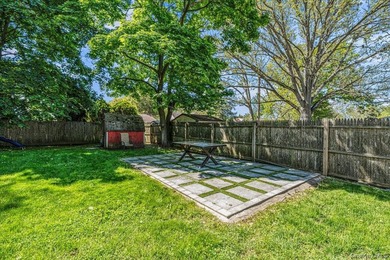 Welcome to this spacious and inviting Colonial in Freeport - photo 5