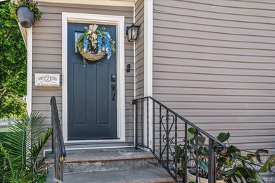 Welcome to this spacious and inviting Colonial in Freeport - photo 8