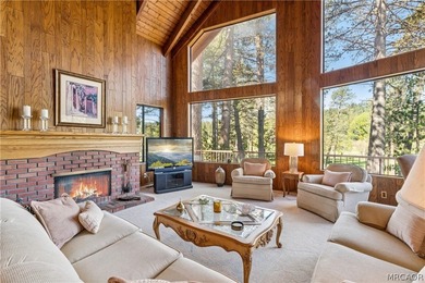 Welcome to this exceptional mountain retreat with one-of-a-kind - photo 6