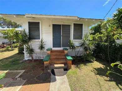 Rare opportunity to own three separate homes on one lot! Live in - photo 14