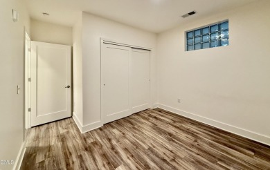 Lovely 1-bedroom condo in Bull City Commons Condominiums. Walk