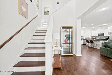 Nestled on a quiet street in the desirable mid-north area of St - photo 5