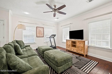 Nestled on a quiet street in the desirable mid-north area of St - photo 7