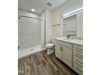 Lovely 1-bedroom condo in Bull City Commons Condominiums. Walk