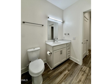 Lovely 1-bedroom condo in Bull City Commons Condominiums. Walk