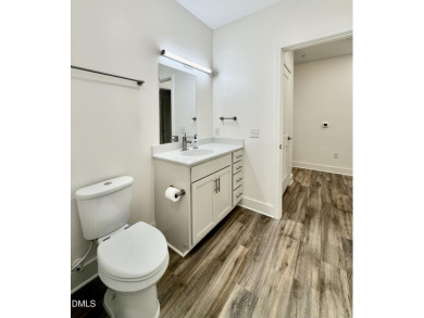 Lovely 1-bedroom condo in Bull City Commons Condominiums. Walk