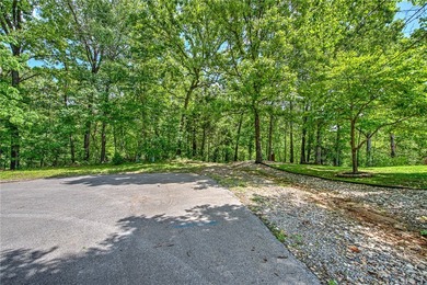 BELLA VISTA! DOUBLE LOTS! Welcome to 24 Kirby Dr., a stunning - photo 23
